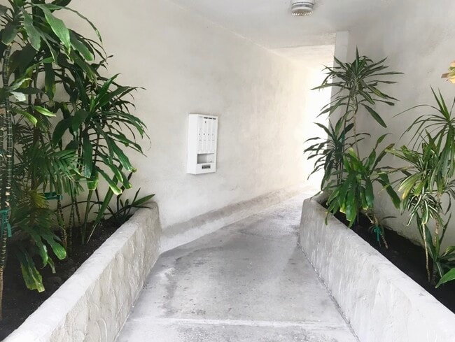 Building Photo - 1815 Camden Ave