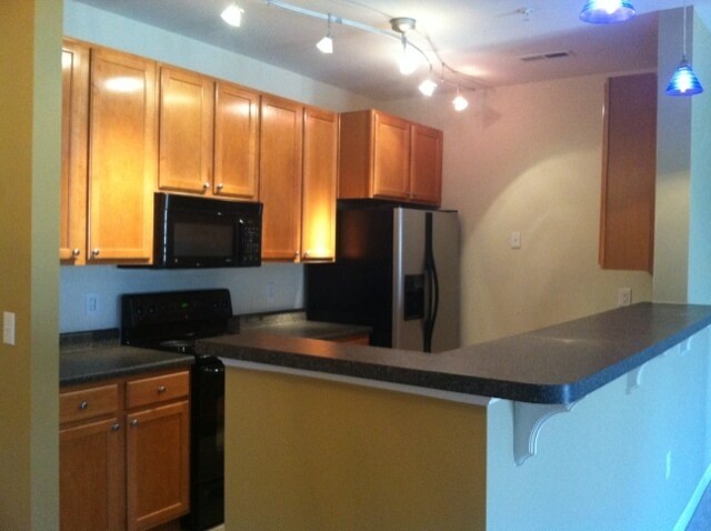 Building Photo - 2 BR Brookside Country Club Condo, Conveni...