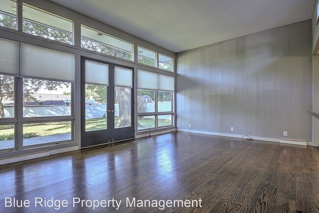 Foto del edificio - 3 br, 2 bath House - 2001 Hermitage