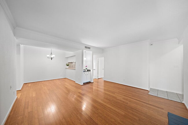 Building Photo - 714 Bering Dr