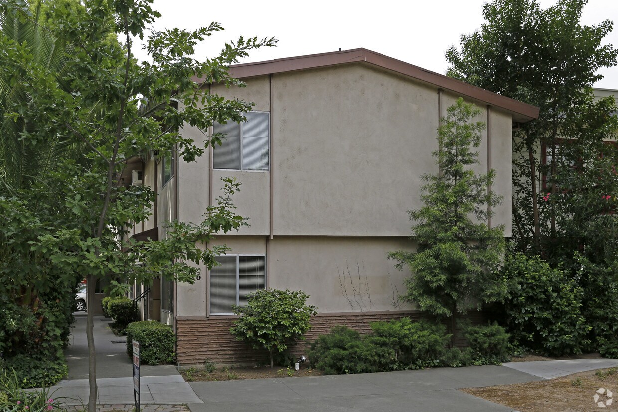 Foto principal - 2526 G St