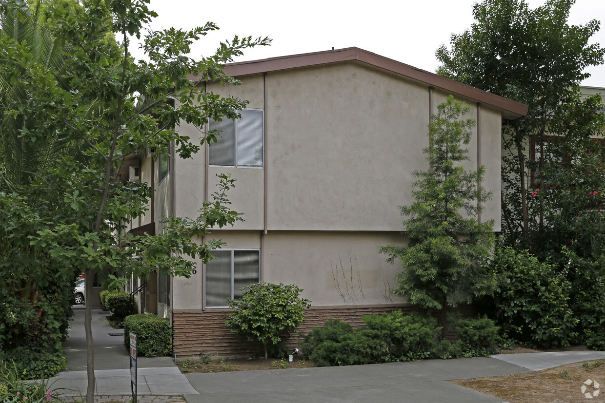 Primary Photo - 2526 G St