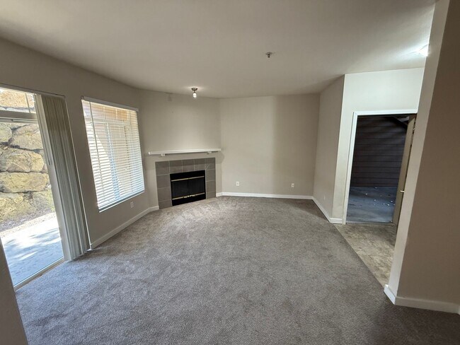 Foto del edificio - Beautiful Bottom Floor 2bd 1bath Condo For...