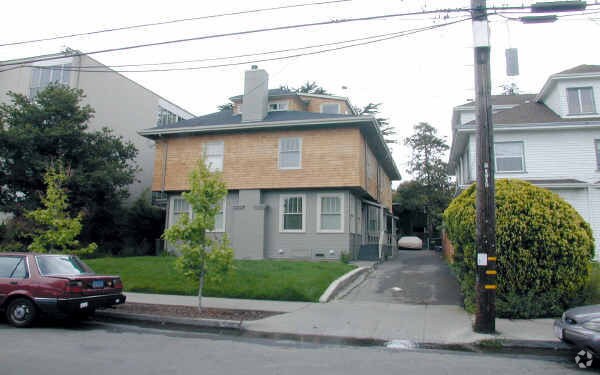 Building Photo - 2633-2635 Hillegass Ave