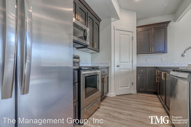 Building Photo - 3 br, 2.5 bath House - 6853 N Montgomery C...