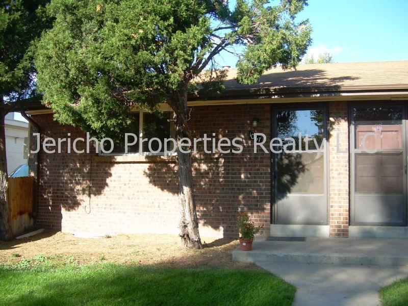 Primary Photo - 1067 S Yarrow St