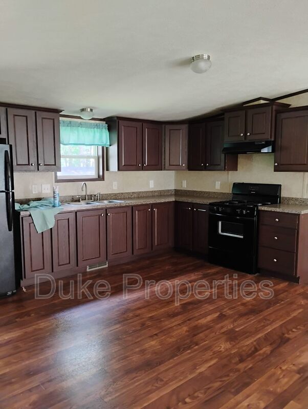 Building Photo - 29 Maple Dr