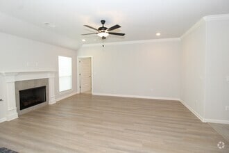 Building Photo - 263 W Tyler Rd