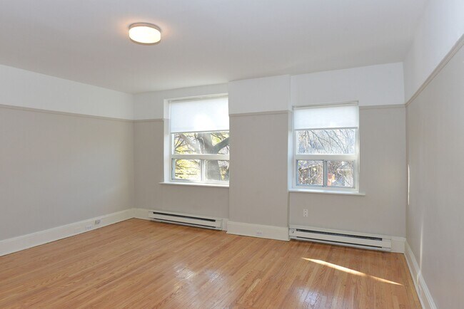 Building Photo - 110 Oriole Pkwy