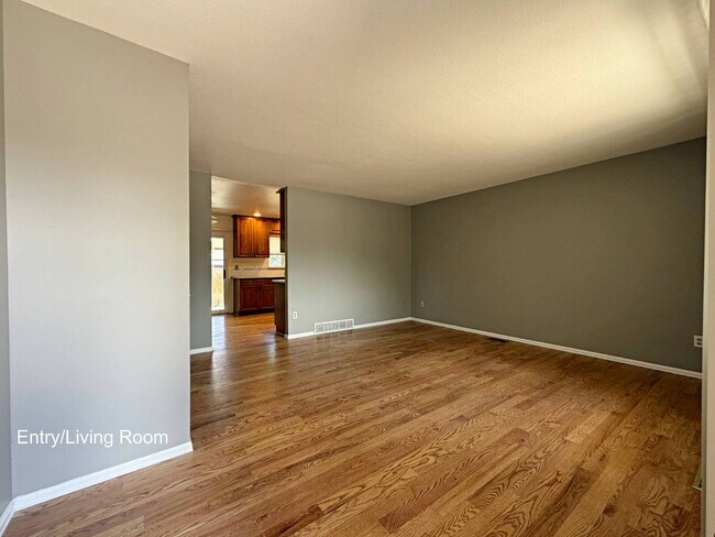 Building Photo - Freshly Painted Tri-Level Home with Large Backyard