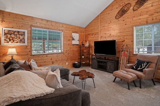 Building Photo - 16051 Amber Ln