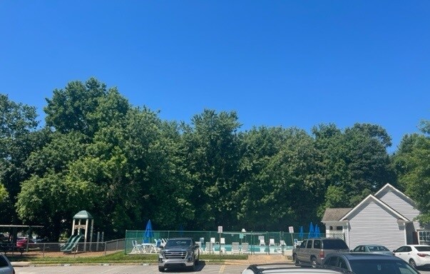 piscina y parque infantil - 7526 Coxton Ct