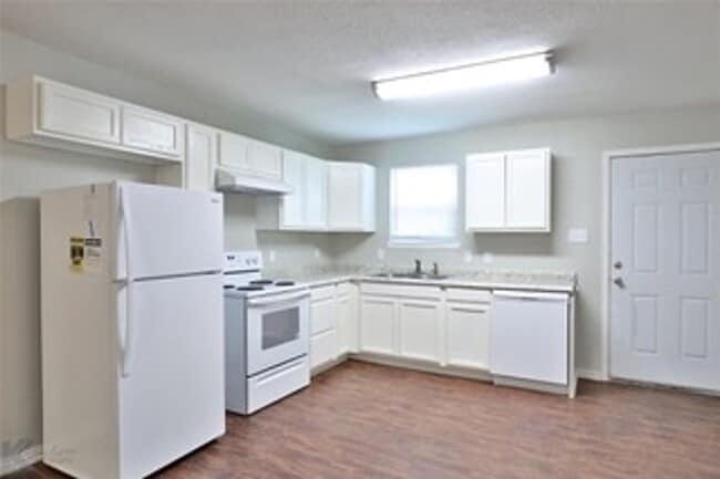 Building Photo - 218 College Unit B