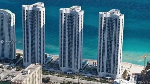 Foto principal - 15811 Collins Ave