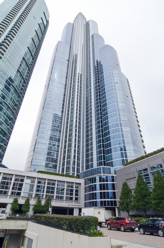 Primary Photo - 1211 S Prairie Ave