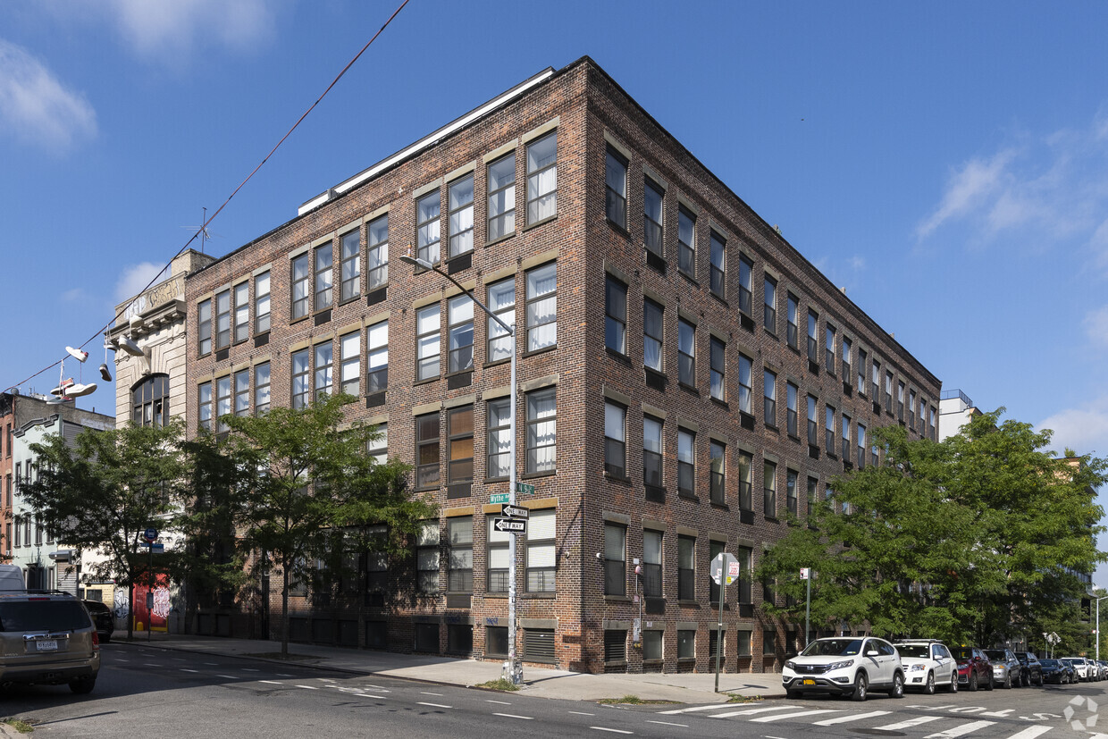 Foto principal - 128 Wythe Ave