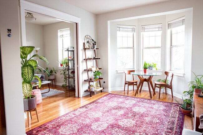 Foto del edificio - 404 E New York St