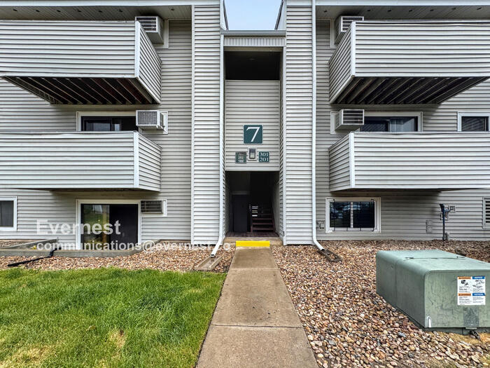 Foto principal - 10150 E Virginia Ave