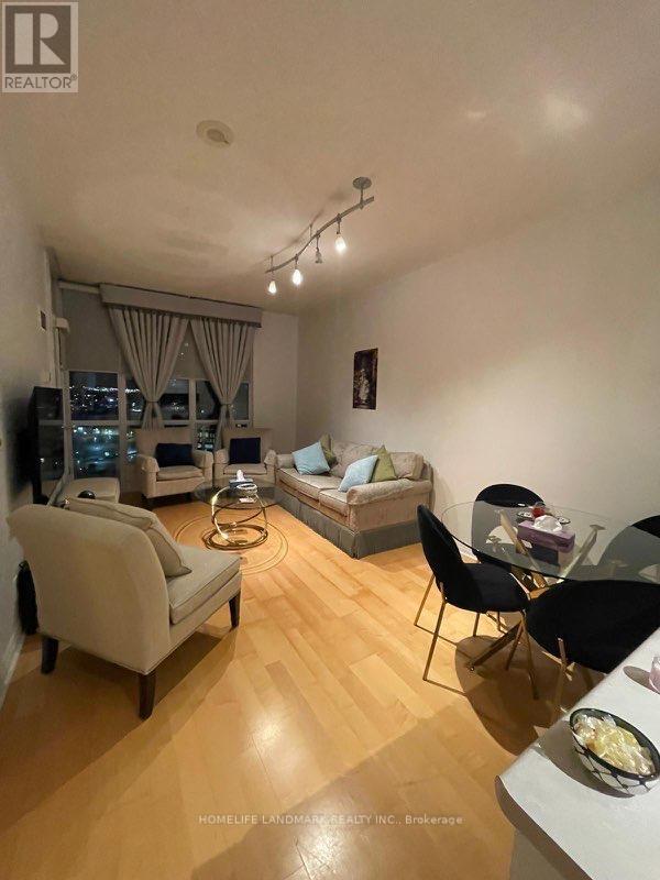 Photo du bâtiment - 3939 Duke of York Blvd