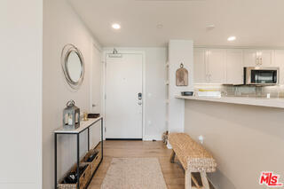 Building Photo - 6030 S Seabluff Dr