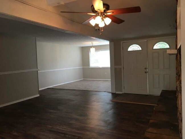 Foto del edificio - 2550 N Waterford Dr
