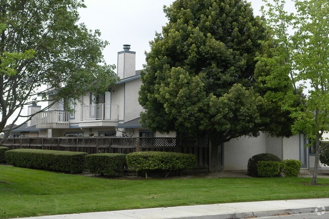 Building Photo - Livermore Downs Condominiums