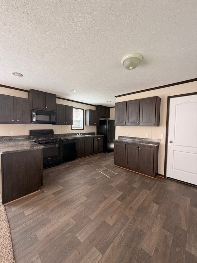 Foto del edificio - 199 Lakeshore Cir