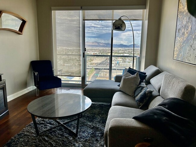Building Photo - Hi Rise One Bedroom Condo