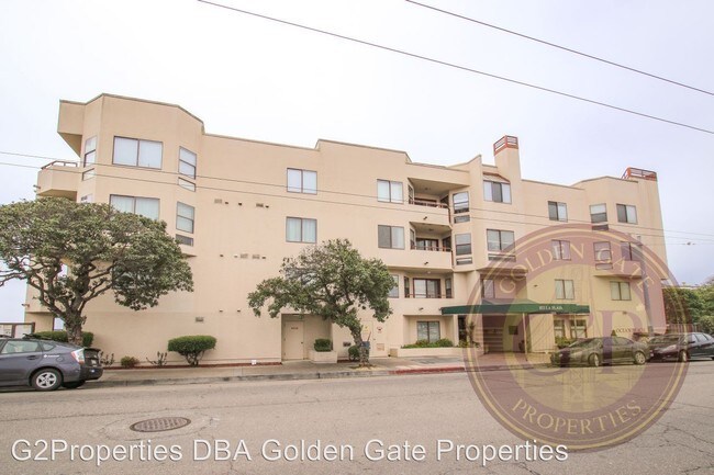 Building Photo - 825 La Playa St