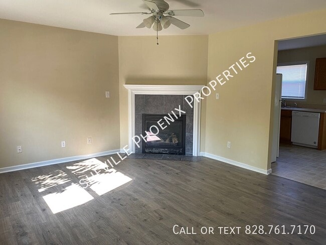 Building Photo - 105 Woodcreek Cir