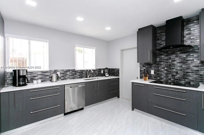 Foto del edificio - 800 Hollywood Blvd