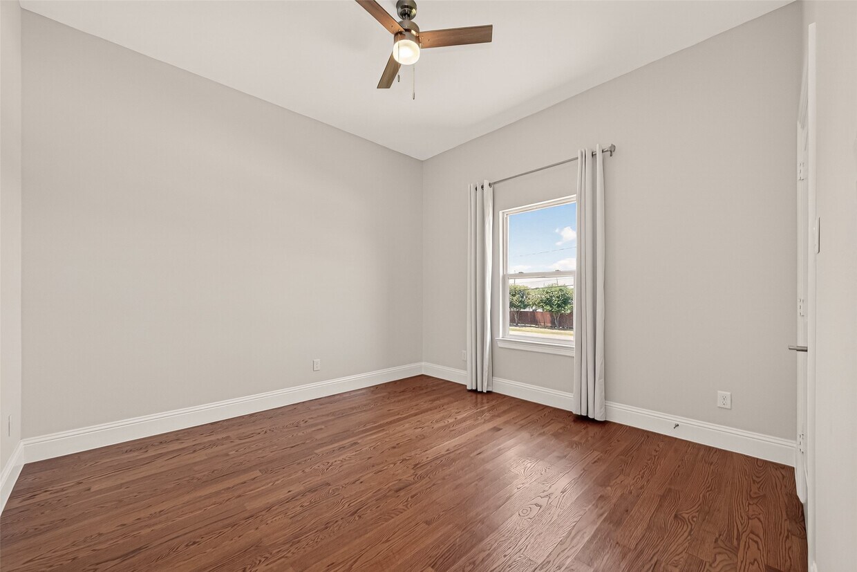 Building Photo - 2211 Silverbonnet St