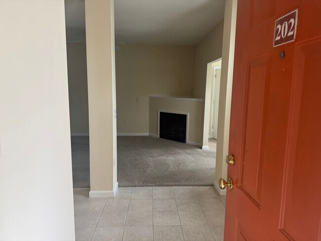 Foto del edificio - Special Rate! SPACIOUS 1 Bed 1.5 Bath Condo with Sunroom and AMENITIES!!!