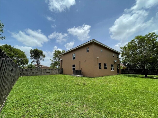 Foto del edificio - 15810 SW 45th St