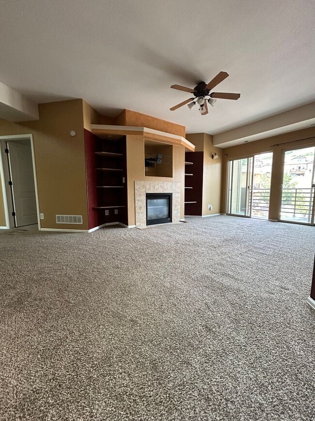 Foto del edificio - Charming 2 Bedroom 2 Bathroom Condominium in Mountain Shadows Area