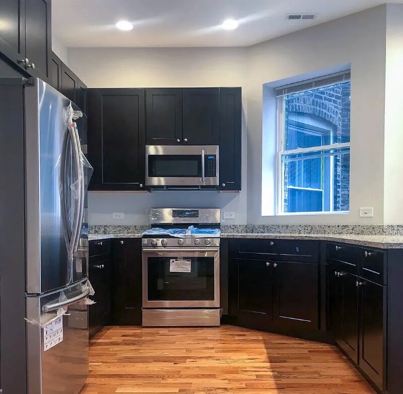 Foto principal - 6136 S Ingleside Ave