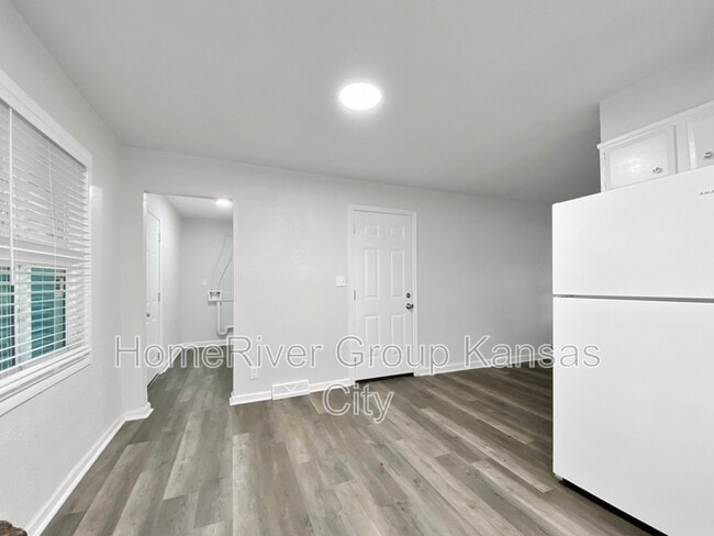 Building Photo - 11414 Corrington Ave
