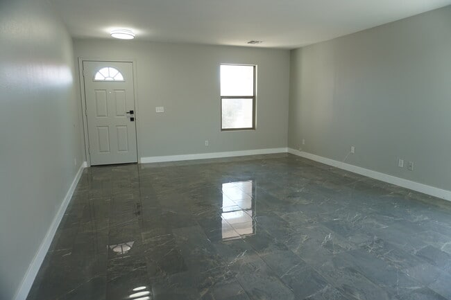 Building Photo - 15784 W Crocus Dr
