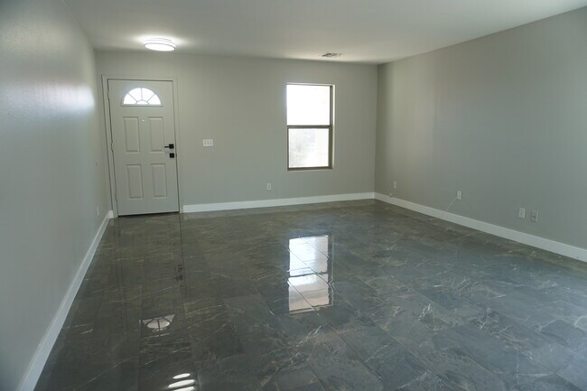 Foto del edificio - 15784 W Crocus Dr