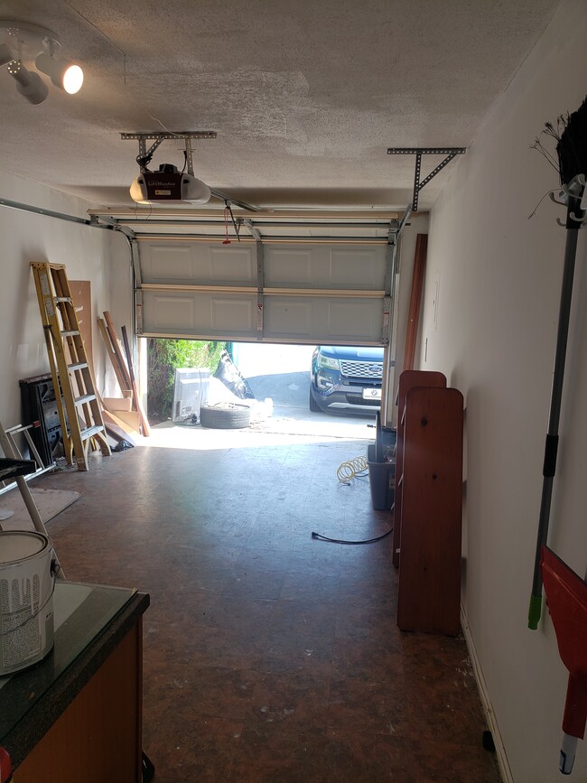 Building Photo - 2133 Vaden Village Dr