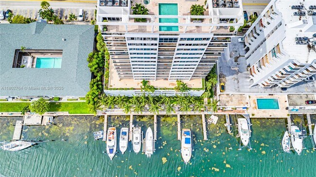 Foto del edificio - 7929 West Dr