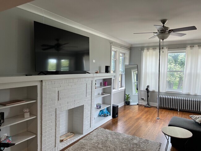 Foto del edificio - 3155 W Augusta Blvd