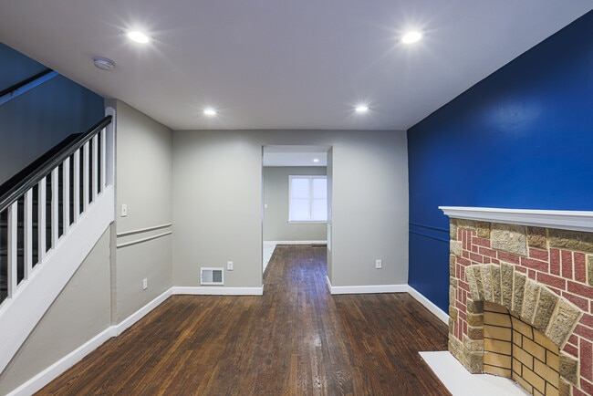 Foto del edificio - 2454 Terra Firma Rd