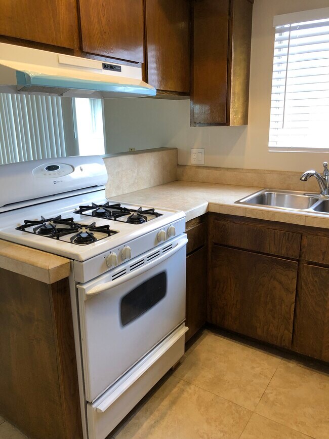 ¡cocina - 1420 E Stearns Ave