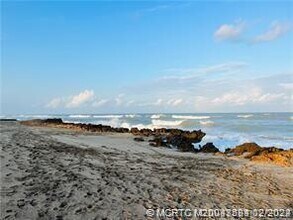 Building Photo - 411 NE Plantation Rd