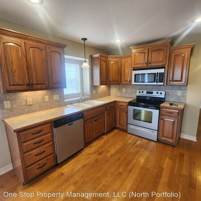 Foto del edificio - 5 br, 3.5 bath House - 4417 SW Flintrock Dr.