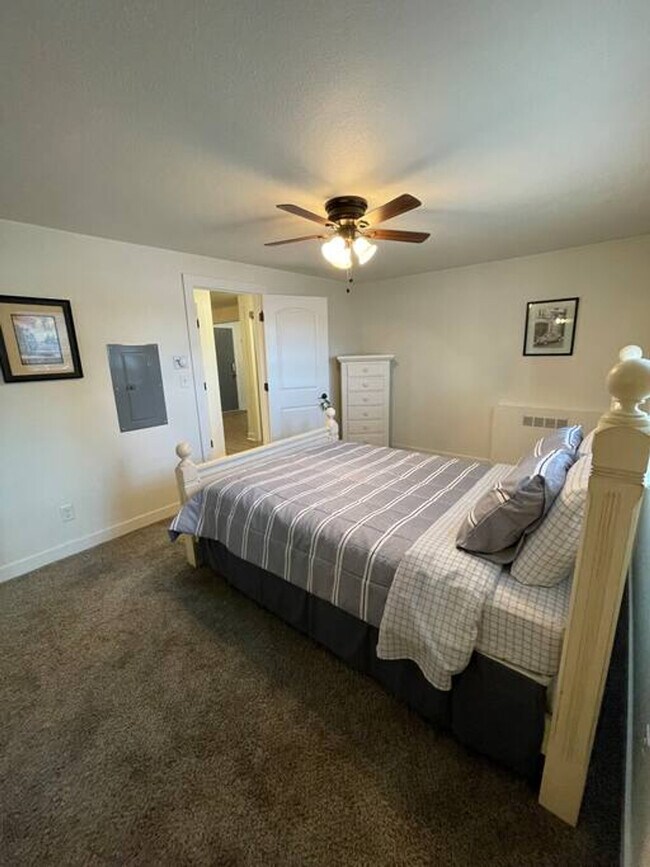 Foto del edificio - 1001 Cedar St