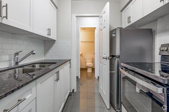 1BR, 1BA - 680SF - Kitchen - Sunrise Tower Apartments