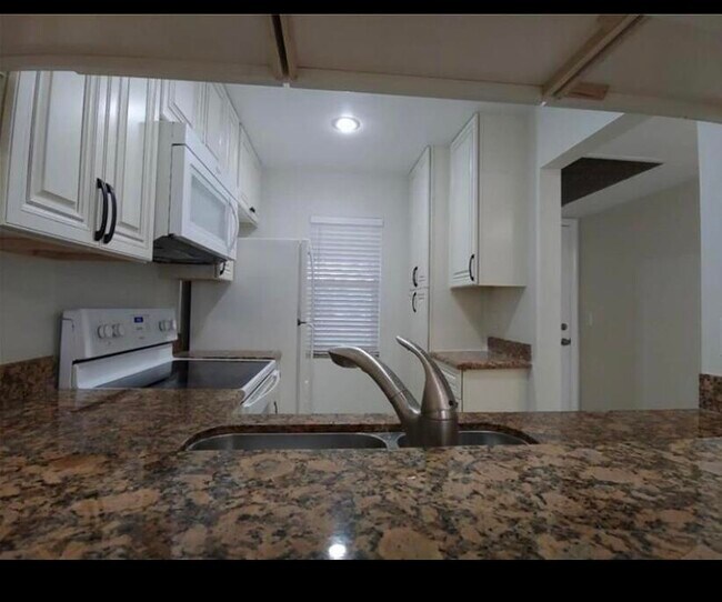Foto del edificio - 9903 Three Lakes Cir