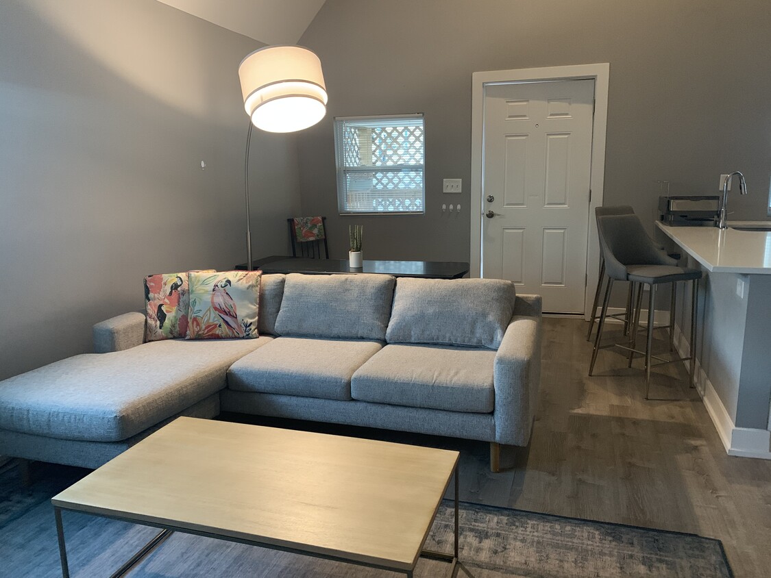 spacious living room - 2019 N Sawyer Ave